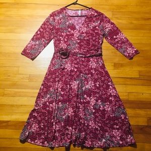 🦋 Pink and maroon Mid-sleeve stag dress.